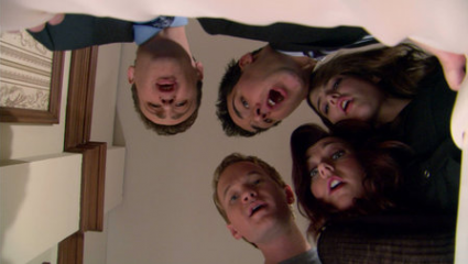 How I Met Your Mother Cast Looking into Coffin How I Met Your Mother Cast Looking into Coffin